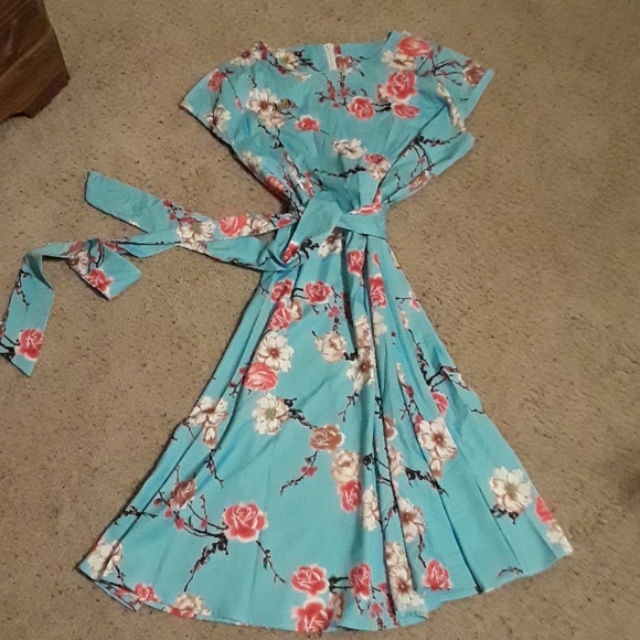 Dresses & Skirts - Dress